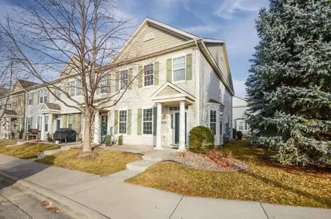 1004 Traditions Trl, Chaska, MN 55318