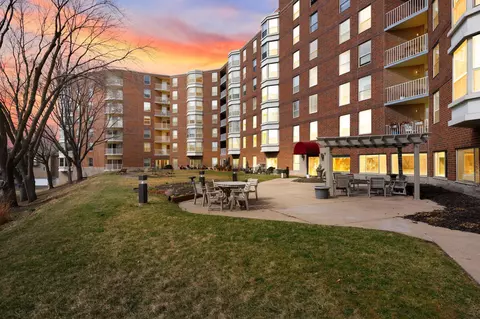 1425 W 28th St #311, Minneapolis, MN 55408