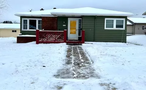 613 3rd St, Nashwauk, MN 55769