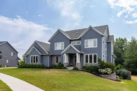 4266 Stone Crest Ln NE, Rochester, MN 55906