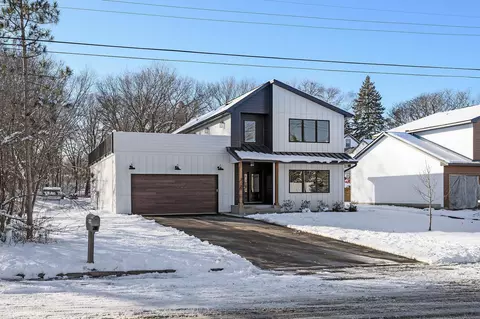 670 Inca Ln, New Brighton, MN 55112
