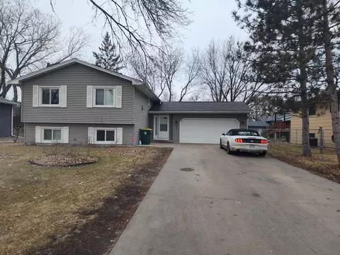 1600 Meadowwood Dr, Brooklyn Park, MN 55444