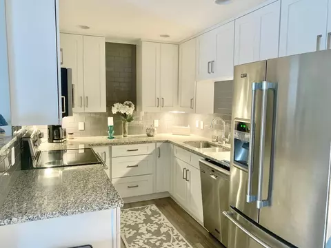 215 Barry Ave S #201, Wayzata, MN 55391