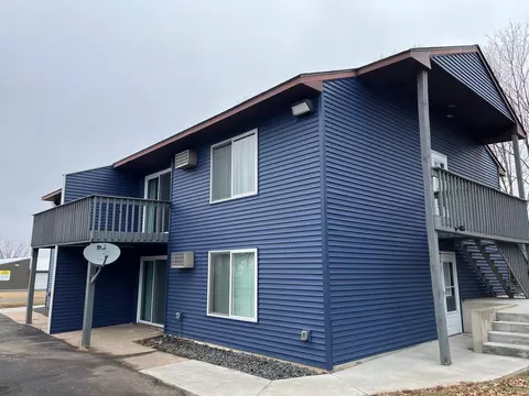 1636 Pinewood Ln, Hudson, WI 54016
