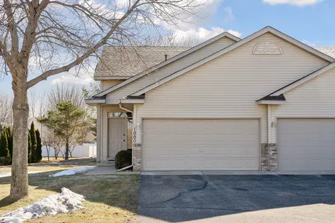 1000 Honeysuckle Ln SE, Cambridge, MN 55008