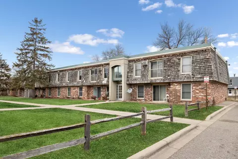 900 9th Ave S #6, Hopkins, MN 55343