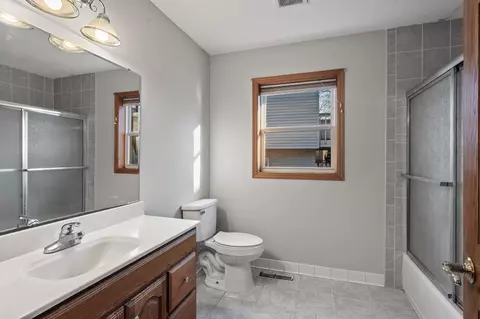 Bath - 5033 Three Points Blvd, Mound, MN 55364 photo 2 of 3