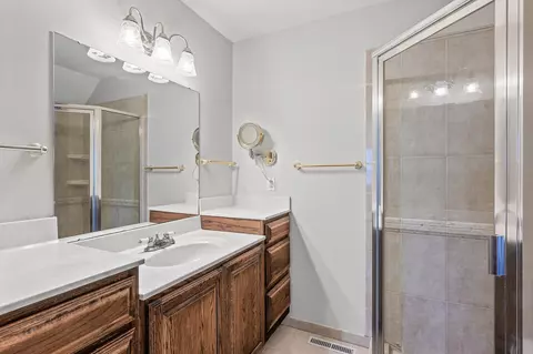 Bath - 5033 Three Points Blvd, Mound, MN 55364 photo 1 of 3