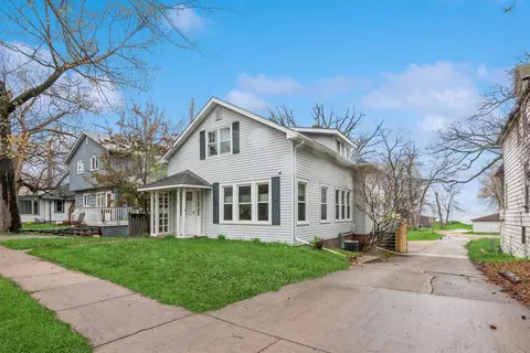 467 N Shore Dr, Forest Lake, MN 55025