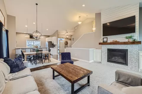 20824 Guthrie Dr, Lakeville, MN 55044