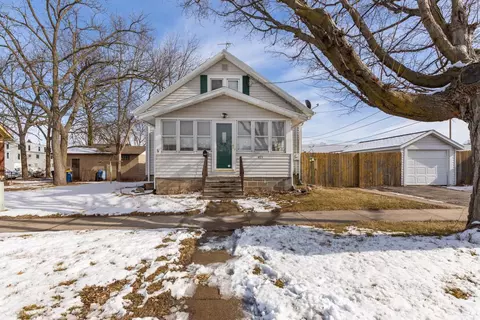 419 8th Ave NW, Faribault, MN 55021