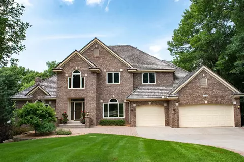 10280 Summer Pl, Eden Prairie, MN 55347