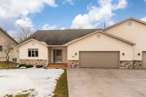 1124 Como Ave, Duluth, MN 55811 photo 2