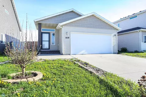 1620 44th Ave S, Moorhead, MN 56560