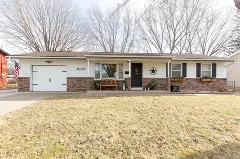 1037 Jackson St S, Shakopee, MN 55379