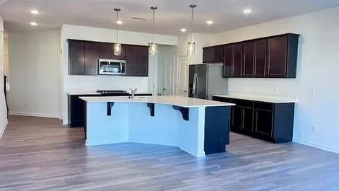 Kitchen - 2586 Paddock Path, Shakopee, MN 55379 photo 2 of 8