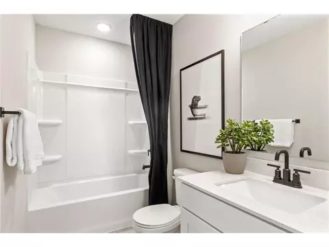 Bath - 2586 Paddock Path, Shakopee, MN 55379 photo 3 of 3