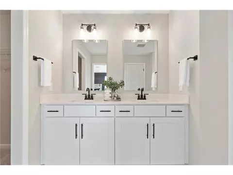 Bath - 2586 Paddock Path, Shakopee, MN 55379 photo 2 of 3