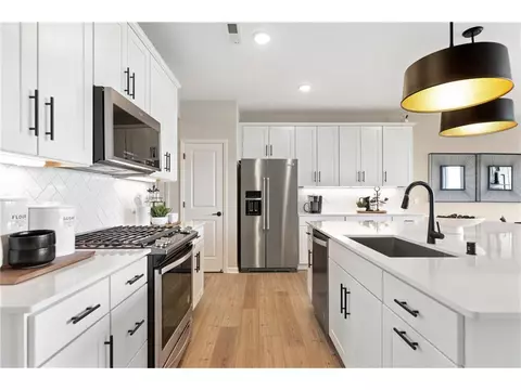Kitchen - 2586 Paddock Path, Shakopee, MN 55379 photo 5 of 8