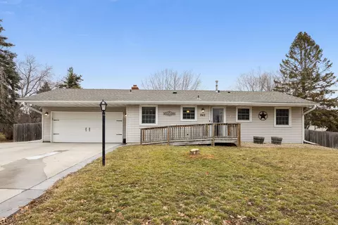 943 Hopewell Ln, Apple Valley, MN 55124