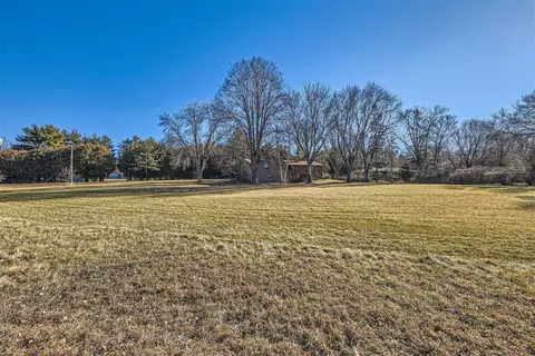 5840 Cathcart Dr, Shorewood, MN 55331