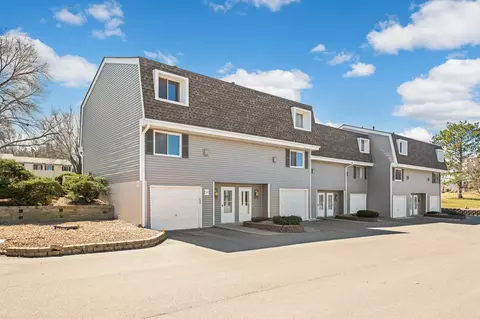 2338 Dorland Pl E, Maplewood, MN 55119