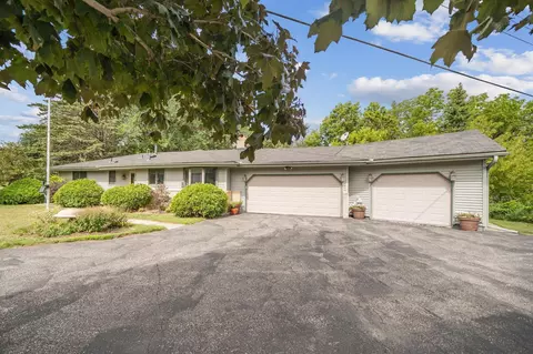 13739 County Road 5, Burnsville, MN 55337