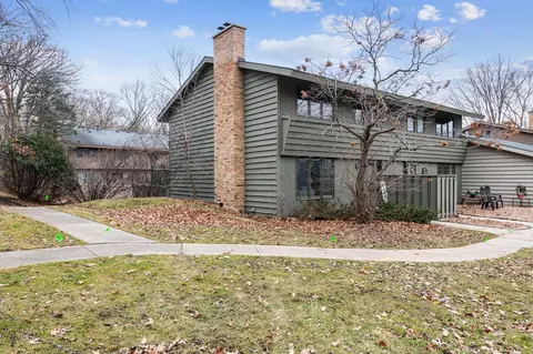 33 Walden St, Burnsville, MN 55337