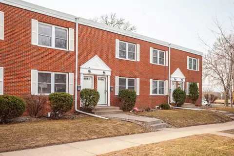 2048 Montreal Ave, Saint Paul, MN 55116