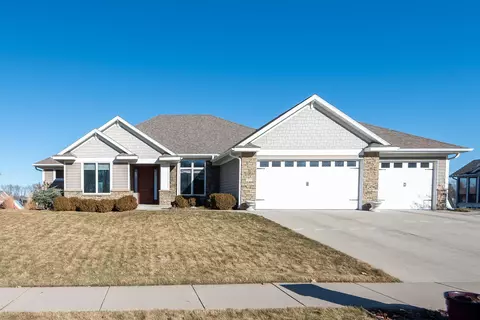 116 Hidden Oaks Cir, Mankato, MN 56001