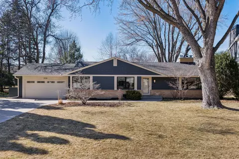 5528 Glengarry Pkwy, Edina, MN 55436