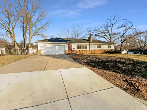 1920 Zealand Ave N, Golden Valley, MN 55427