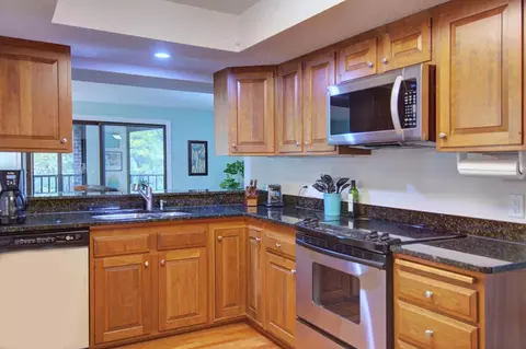 6051 Laurel Ave #109, Golden Valley, MN 55416