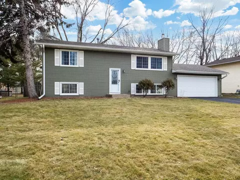 2122 Cliffhill Ln, Eagan, MN 55122