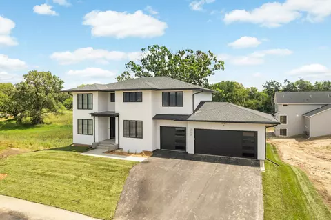 2172 Eustis St N, Roseville, MN 55113