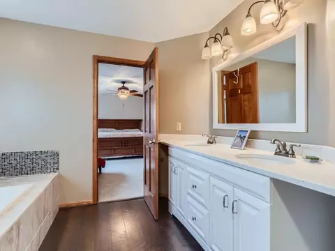 Bath - 2843 Bridgeview Ter, Eagan, MN 55121 photo 3 of 6