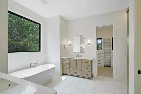 Bath - 6699 Bridle Path, Corcoran, MN 55340 photo 3 of 7