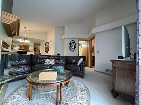 2220 Ranchview Ln N #110, Plymouth, MN 55447