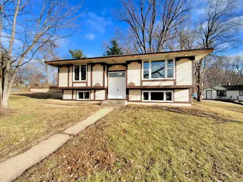590 Fairmont St NE, Fridley, MN 55432
