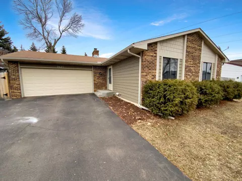 9631 Portal Dr, Eden Prairie, MN 55347