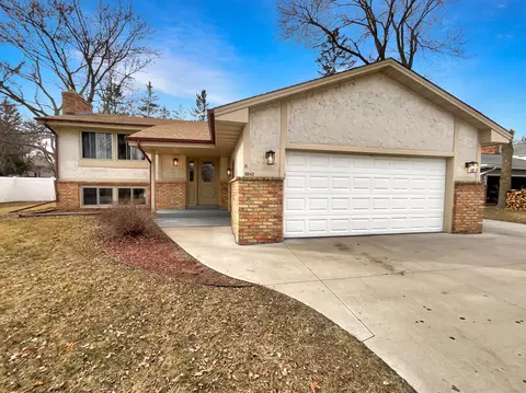8542 Cord St NE, Circle Pines, MN 55014