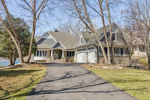 78 Tamarack St, Mahtomedi, MN 55115