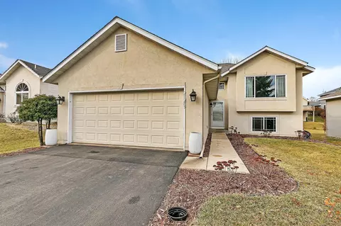 21255 Ilavista Way, Lakeville, MN 55044