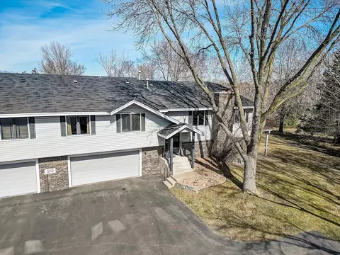 5694 Royal Oaks Dr, Shoreview, MN 55126