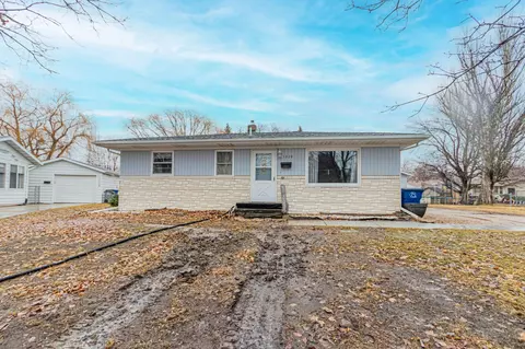 1020 19th St N, Moorhead, MN 56560
