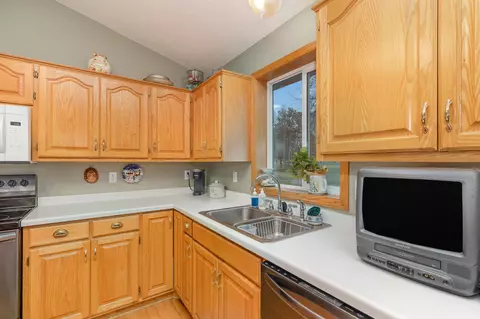 Kitchen - 13625 Prairie Ct, Becker, MN 55308 photo 3 of 4