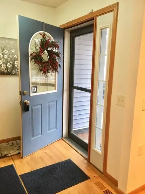 Entry Way - 5100 Camden Rd, Baxter, MN 56425 photo 2 of 3
