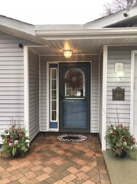 Entry Way - 5100 Camden Rd, Baxter, MN 56425 photo 1 of 3