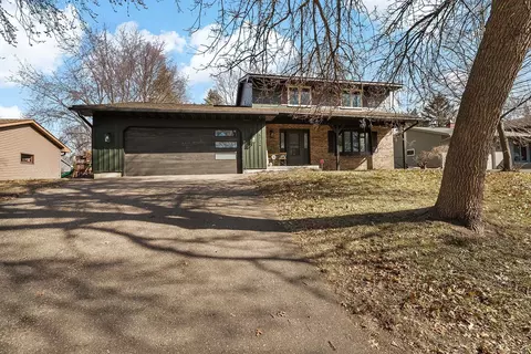 4724 Laura Ln, Shoreview, MN 55126