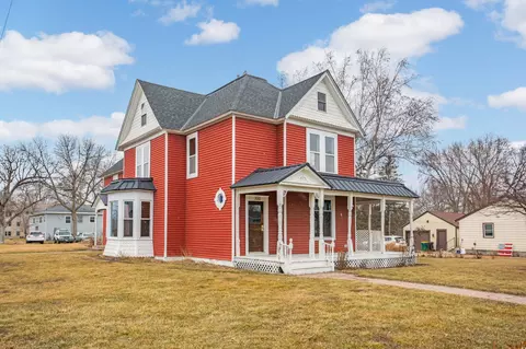 300 N Meridian St, Belle Plaine, MN 56011